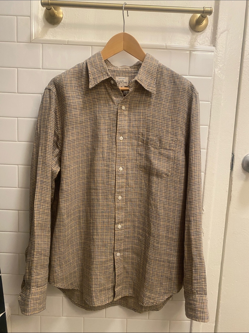 J. Crew Men’s Baird McNutt Irish Linen Classic Fit Point-Collar Shirt